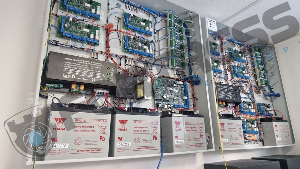 Armoire électrique et registre de maintenance