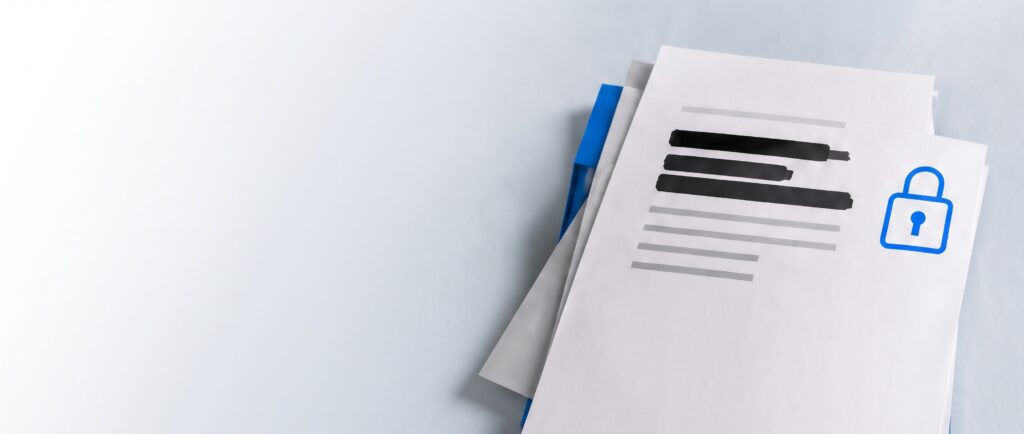Document confidentiel caviardé protégé par un cadenas