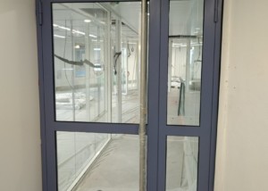 Vitroplus Doortal Installation pose